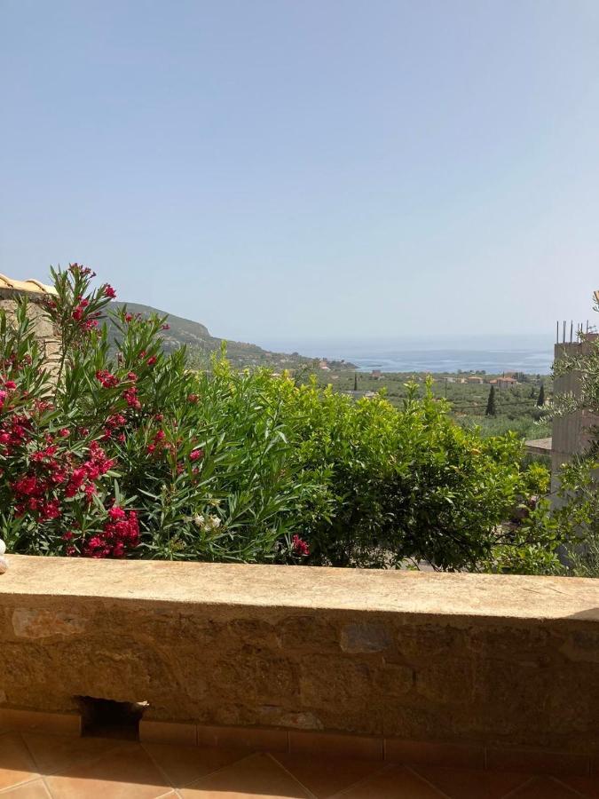 Orfea'S Place Riglia Exterior photo