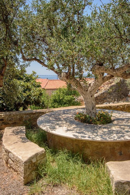 Orfea'S Place Riglia Exterior photo